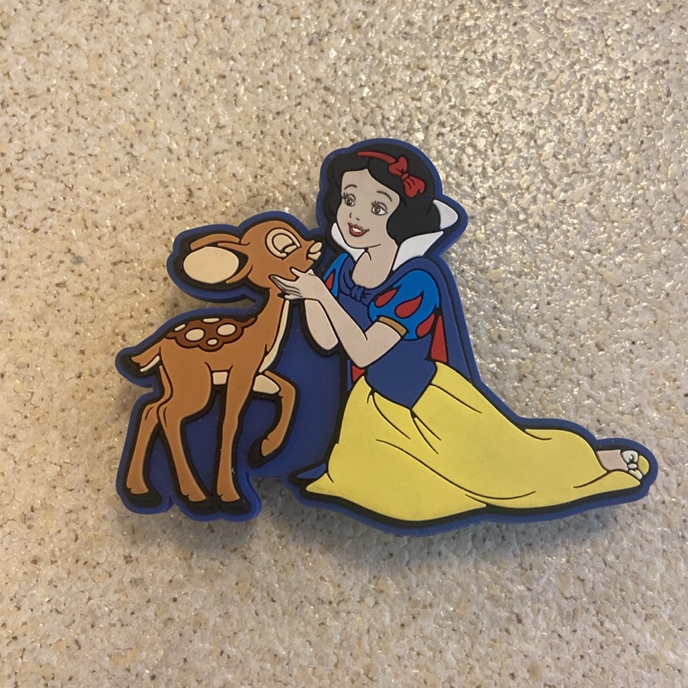 CROCS Disney Princess Snow White Jibbitz - Picture 2 of 5